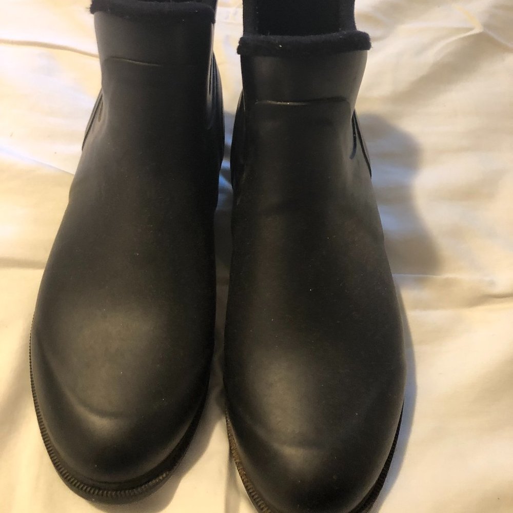 MUCK waterproof boots. Size 6.